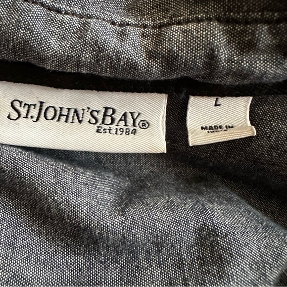 Button Up Top - Picture 4 of 4